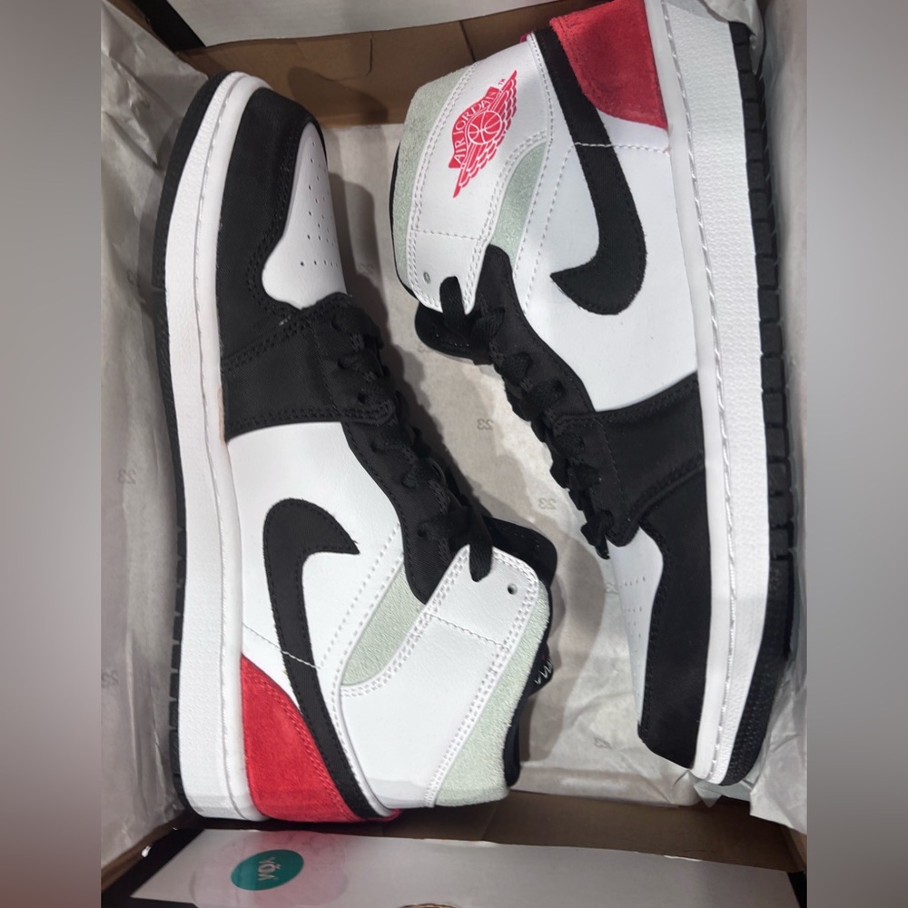 Air Jordan 1 Mid “Light Smoke Grey/Infrared” | Men’s Size 8 | GOAT Verified
